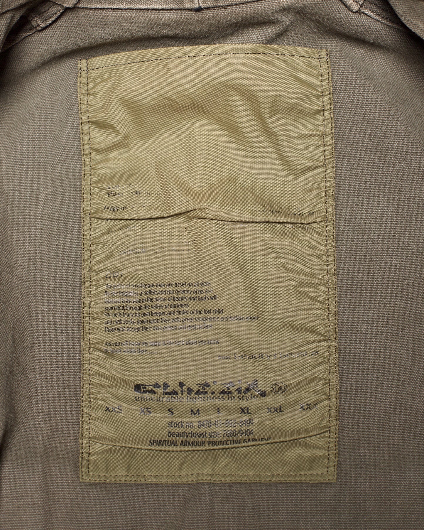 美女:野兽 六级 军用风衣