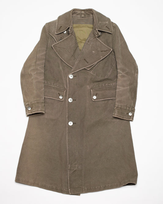 美女：野兽 六级 军用风衣