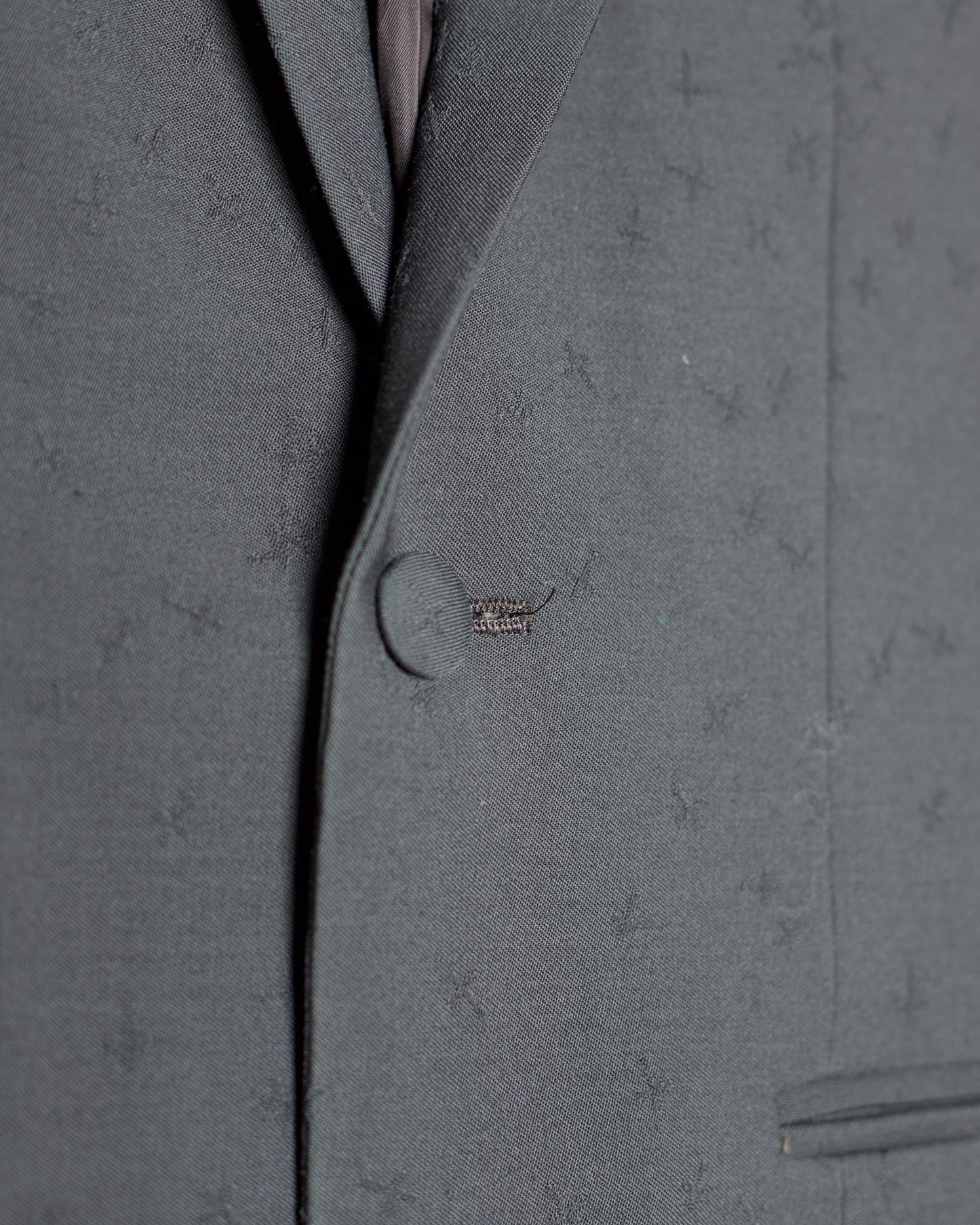 Undercover 2002/03 秋冬系列“女巫细胞分裂”乙烯基领夹克