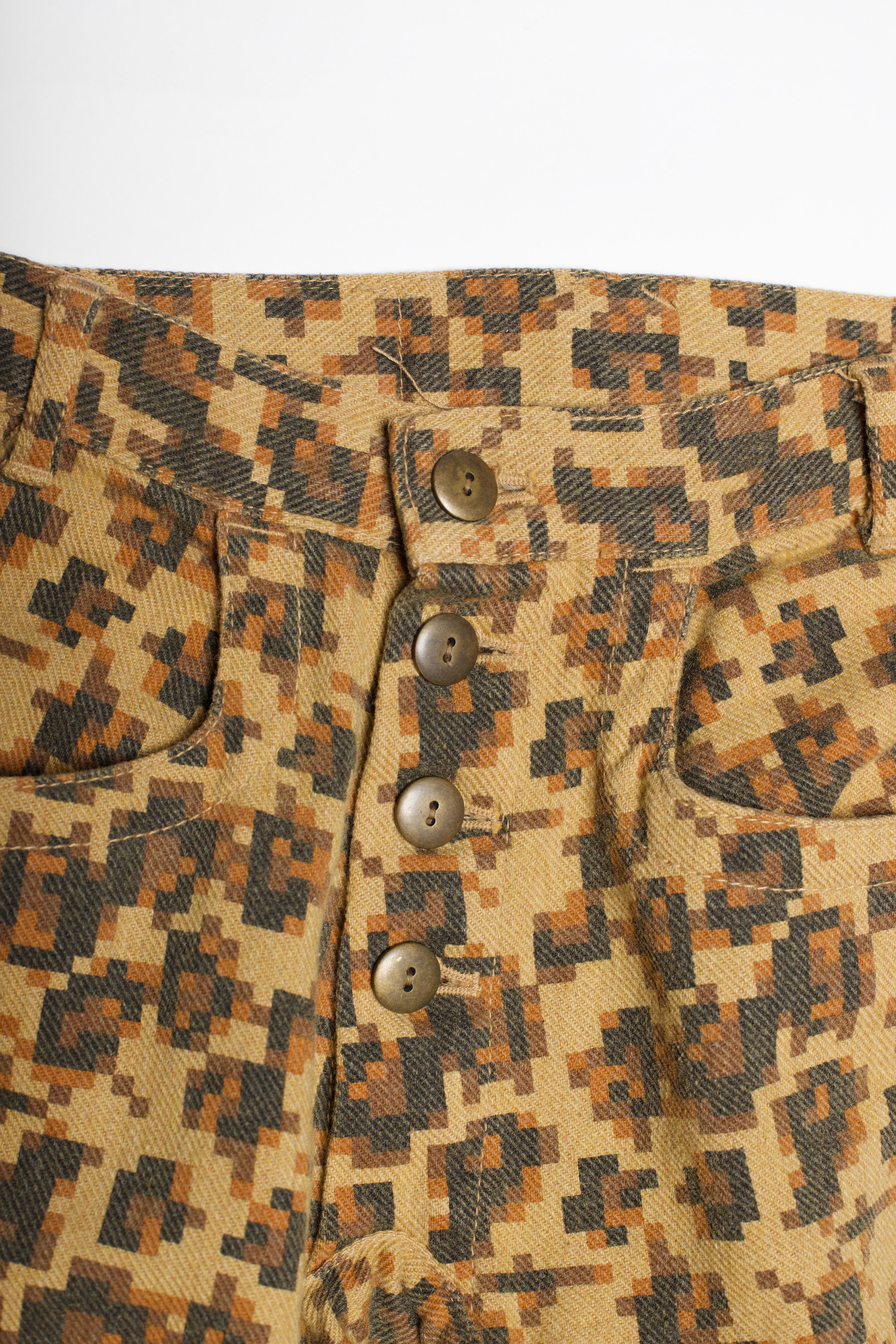 パンツ beauty:beast digital camouflage shorts beauty:beast 3/4 Length Digi Camo Shorts – Hellish Materials
