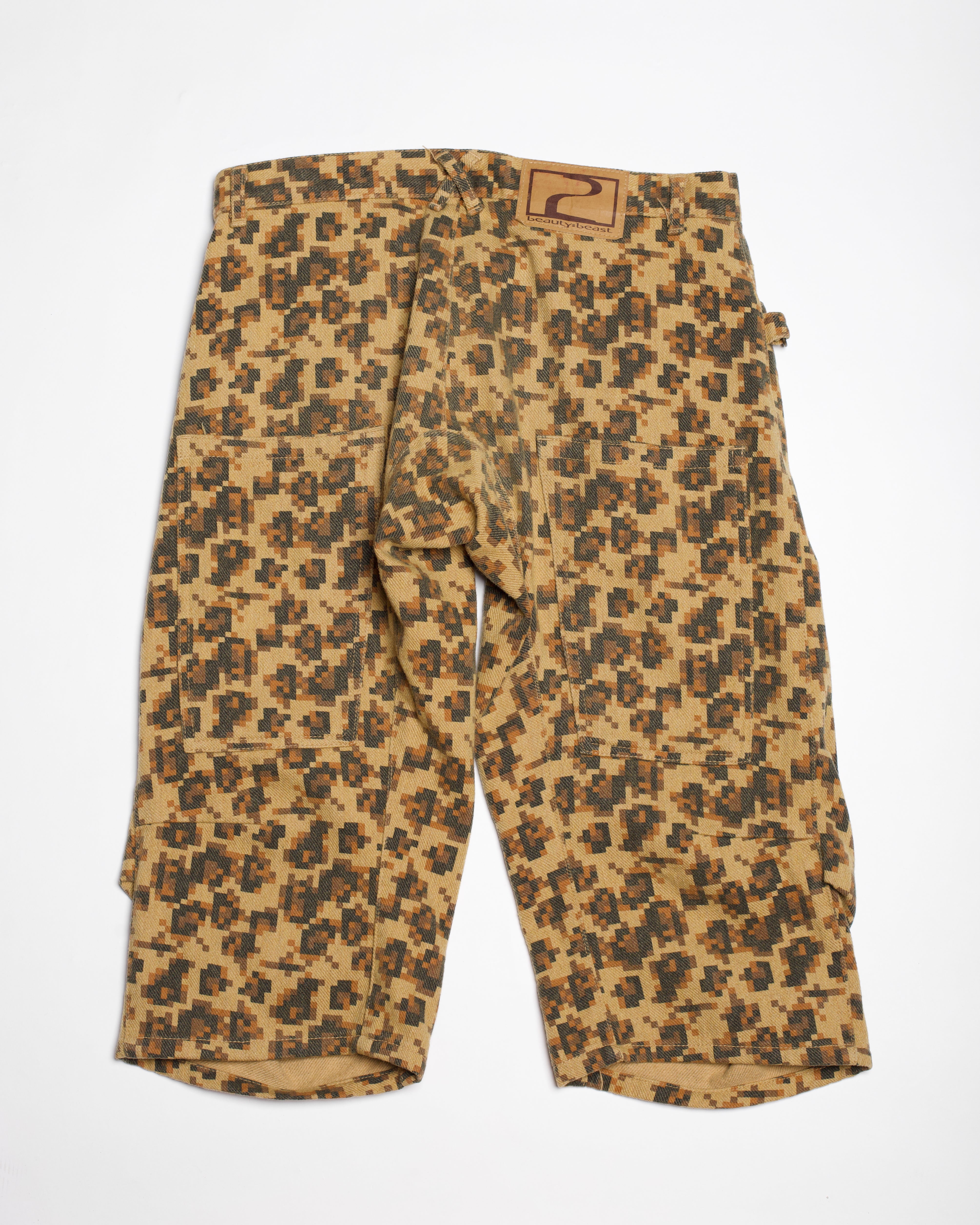 パンツ beauty:beast digital camouflage shorts beauty:beast 3/4 Length Digi Camo Shorts – Hellish Materials